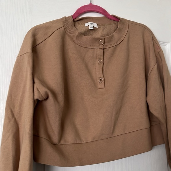 Cropped Sweater - Picture 3 of 3